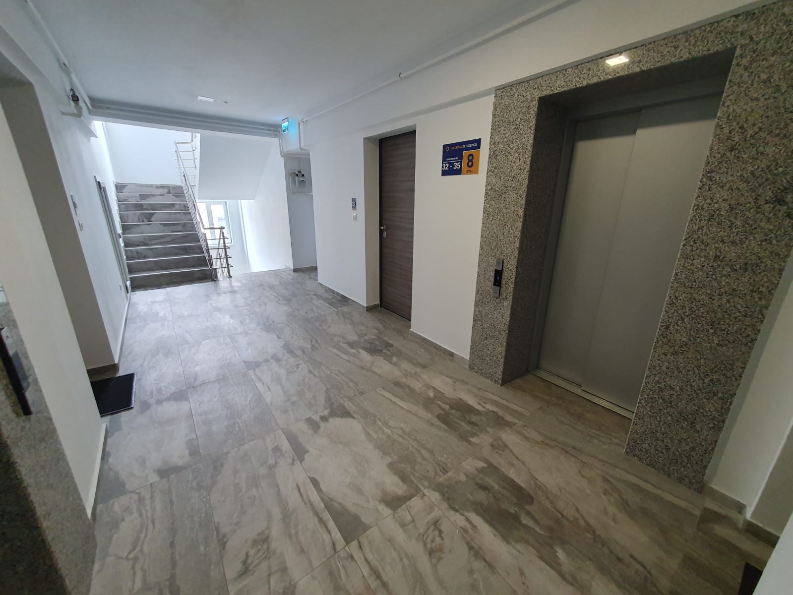 Apartament 32 D